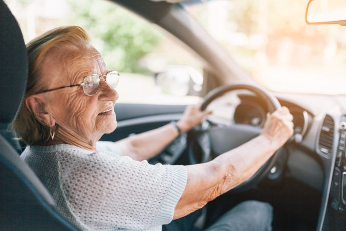 Você sabia que seguro de carros para idosos é mais barato?